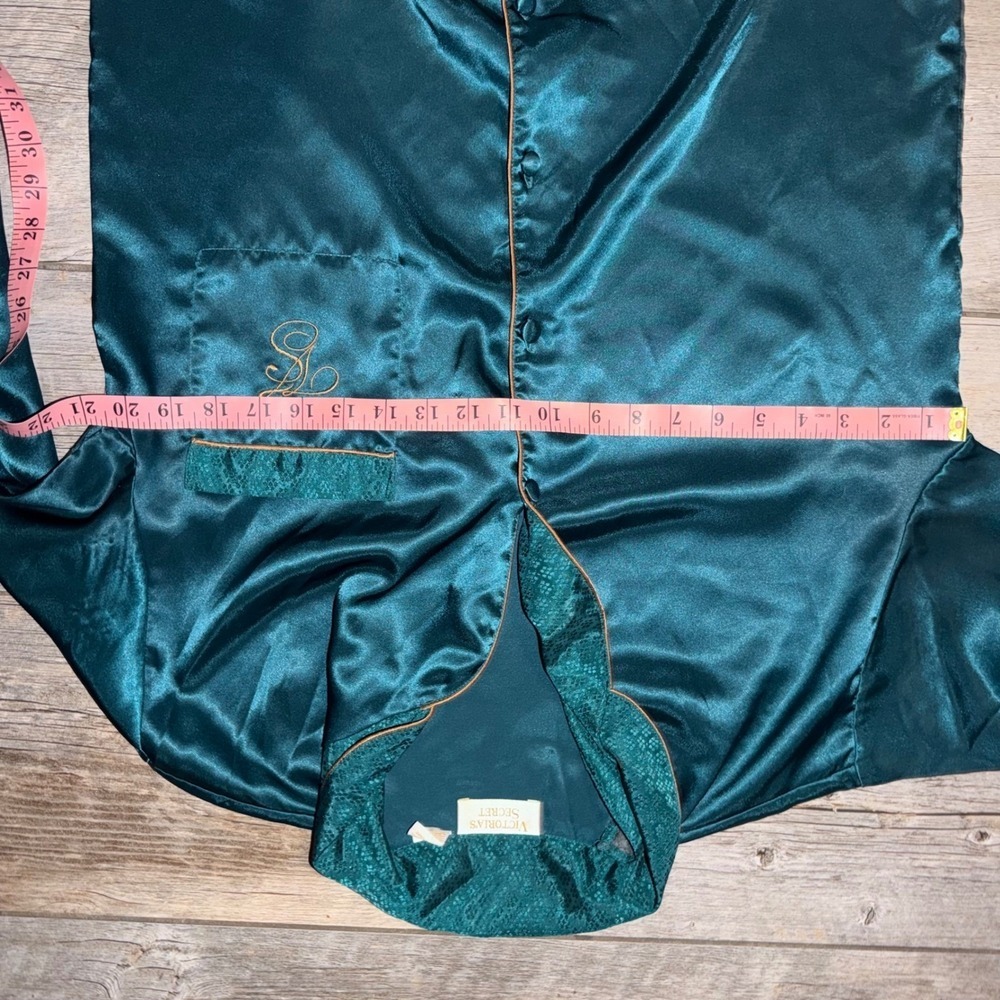 Vintage Victoria's Secret Green Satin Pajama Top Shirt Small Monogram Sleepwear - Picture 10 of 10